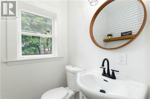 318 High Street, Moncton, NB - Indoor Photo Showing Bathroom