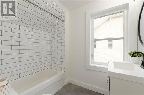 318 High Street, Moncton, NB - Indoor Photo Showing Bathroom