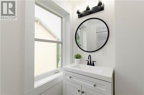 318 High Street, Moncton, NB - Indoor Photo Showing Bathroom