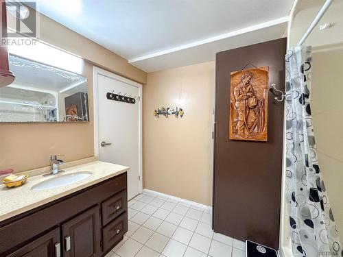 441 Nosov Dr, Iroquois Falls, ON - Indoor Photo Showing Bathroom