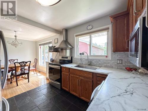 441 Nosov Dr, Iroquois Falls, ON - Indoor Photo Showing Kitchen