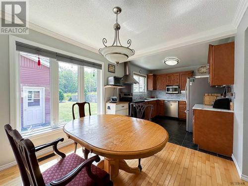 441 Nosov Dr, Iroquois Falls, ON - Indoor Photo Showing Dining Room