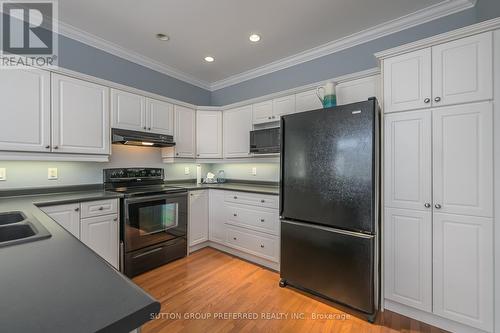 58 - 505 Blue Jay Drive, London, ON - Indoor Photo Showing Kitchen With Double Sink