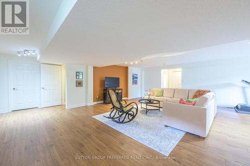 58 - 505 Blue Jay Drive, London, ON - Indoor Photo Showing Living Room