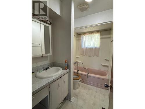 4833 Loen Avenue, Terrace, BC - Indoor Photo Showing Bathroom