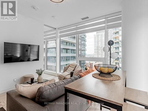 2709 - 55 Mercer Street, Toronto, ON - Indoor Photo Showing Living Room