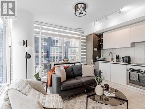 2709 - 55 Mercer Street, Toronto, ON - Indoor Photo Showing Living Room