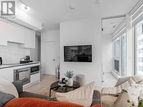 2709 - 55 Mercer Street, Toronto, ON - Indoor Photo Showing Living Room