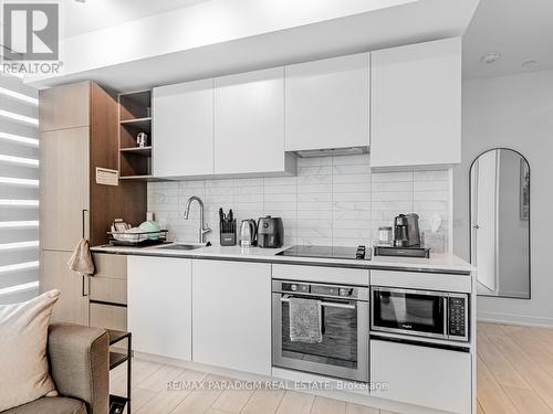 2709 - 55 Mercer Street, Toronto, ON - Indoor Photo Showing Kitchen With Upgraded Kitchen