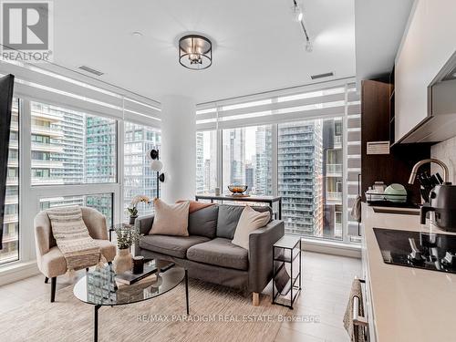 2709 - 55 Mercer Street, Toronto, ON - Indoor Photo Showing Living Room