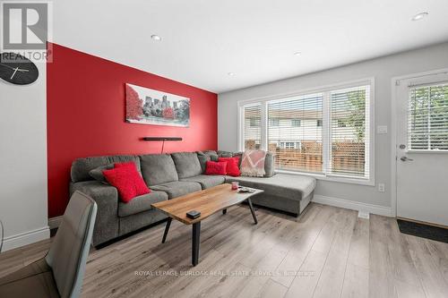 55 - 120 Quigley Road, Hamilton (Vincent), ON - Indoor Photo Showing Living Room