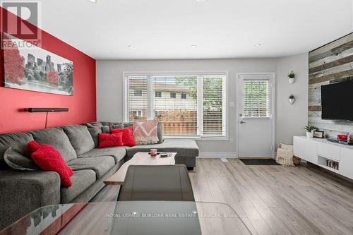 55 - 120 Quigley Road, Hamilton (Vincent), ON - Indoor Photo Showing Living Room