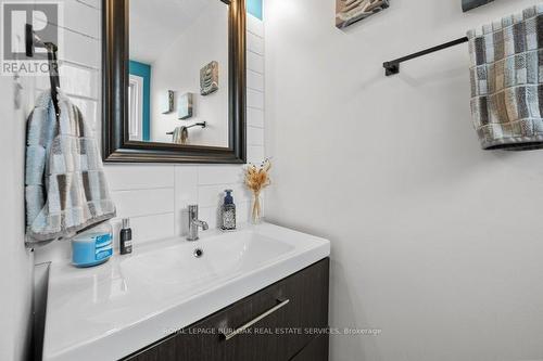 55 - 120 Quigley Road, Hamilton (Vincent), ON - Indoor Photo Showing Bathroom