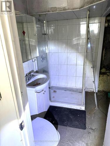 159 Eastwood Avenue, Toronto, ON - Indoor Photo Showing Bathroom