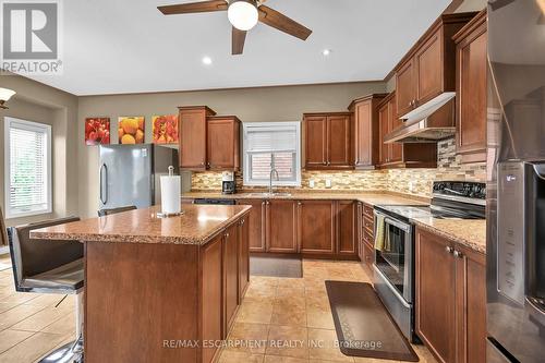 61 Provident Way, Hamilton (Mount Hope), ON - Indoor Photo Showing Kitchen