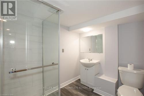 78 Gram Avenue, Welland, ON - Indoor Photo Showing Bathroom