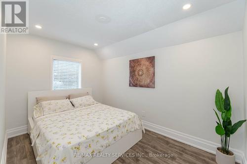 84 Clinton Street, Hamilton (Stipley), ON - Indoor Photo Showing Bedroom