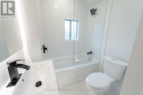 84 Clinton Street, Hamilton (Stipley), ON - Indoor Photo Showing Bathroom