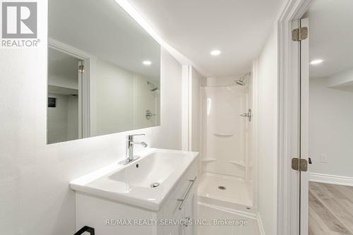 84 Clinton Street, Hamilton, ON - Indoor Photo Showing Bathroom