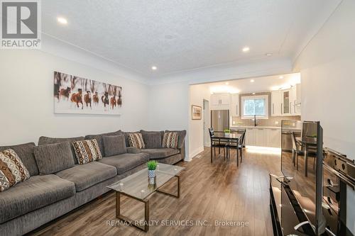 84 Clinton Street, Hamilton, ON - Indoor Photo Showing Living Room