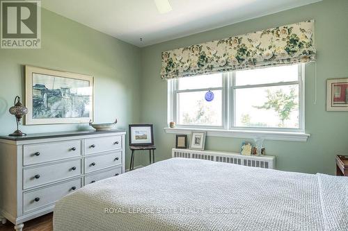 202A - 5 East 36Th Street, Hamilton (Raleigh), ON - Indoor Photo Showing Bedroom