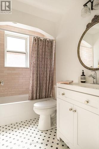 202A - 5 East 36Th Street, Hamilton (Raleigh), ON - Indoor Photo Showing Bathroom