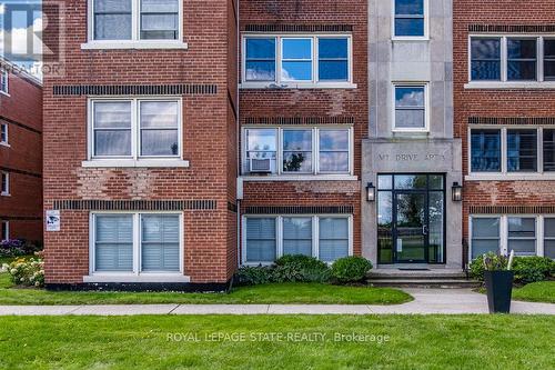 202A - 5 East 36Th Street, Hamilton (Raleigh), ON - Outdoor With Facade