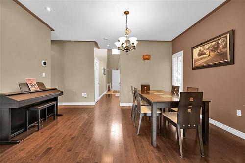 61 Provident Way, Hamilton, ON - Indoor Photo Showing Dining Room