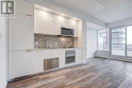 709 - 75 Canterbury Place, Toronto (Willowdale West), ON - Indoor Photo Showing Kitchen With Upgraded Kitchen