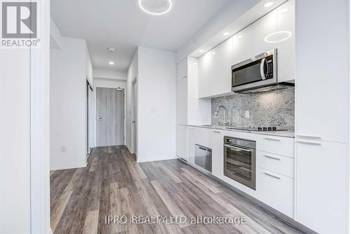 709 - 75 Canterbury Place, Toronto (Willowdale West), ON - Indoor Photo Showing Kitchen