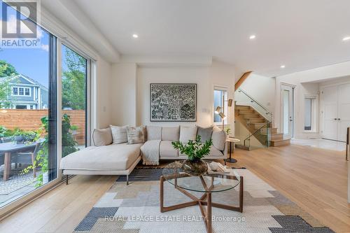 1 Hunt Club Drive, Toronto (Birchcliffe-Cliffside), ON - Indoor Photo Showing Living Room