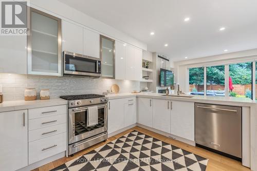 1 Hunt Club Drive, Toronto (Birchcliffe-Cliffside), ON - Indoor Photo Showing Kitchen With Upgraded Kitchen