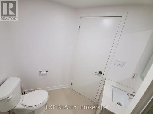 208 - 1401 O'Connor Drive, Toronto (O'Connor-Parkview), ON - Indoor Photo Showing Bathroom