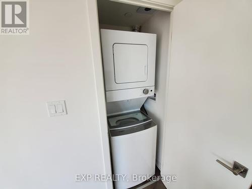 208 - 1401 O'Connor Drive, Toronto (O'Connor-Parkview), ON - Indoor Photo Showing Laundry Room