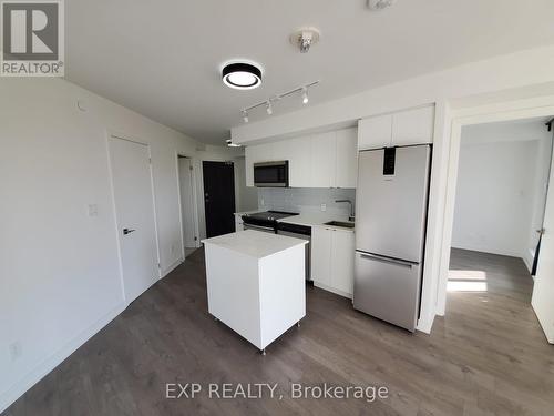 208 - 1401 O'Connor Drive, Toronto (O'Connor-Parkview), ON - Indoor Photo Showing Kitchen