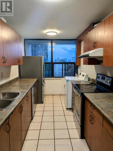 608 - 17 Knightsbridge Road, Brampton, ON - Indoor Photo Showing Kitchen With Double Sink