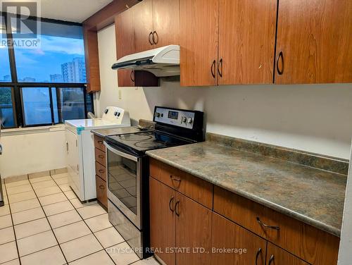 608 - 17 Knightsbridge Road, Brampton, ON - Indoor Photo Showing Kitchen