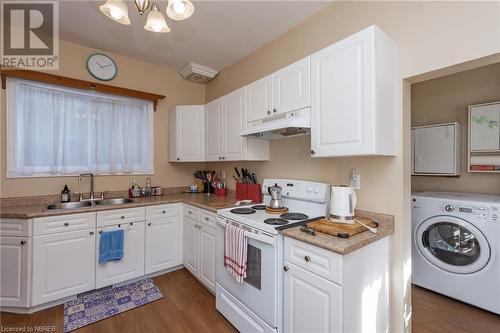 158 Third Avenue E, North Bay, ON - Indoor Photo Showing Kitchen With Double Sink