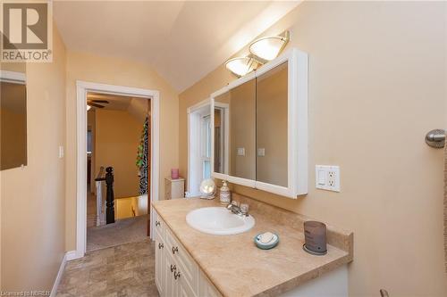 158 Third Avenue E, North Bay, ON - Indoor Photo Showing Bathroom