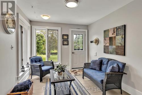 37 Waite Road, Kawartha Lakes, ON - Indoor Photo Showing Living Room