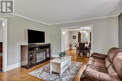 37 Waite Road, Kawartha Lakes, ON - Indoor Photo Showing Living Room