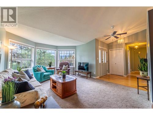 12700 Morrow Avenue, Summerland, BC - Indoor Photo Showing Living Room