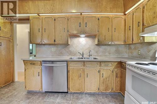 1233 Aberdeen Street, Regina, SK - Indoor Photo Showing Kitchen With Double Sink