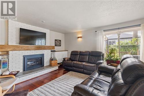 14 Westview Place, Brockville, ON - Indoor Photo Showing Living Room With Fireplace