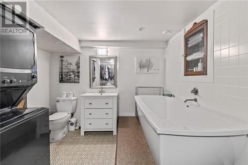 14 Westview Place, Brockville, ON - Indoor Photo Showing Bathroom