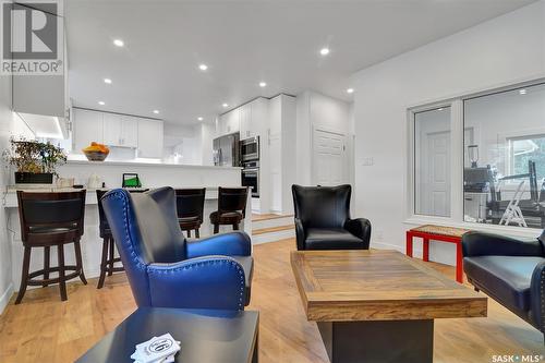 4822 Queen Street, Regina, SK - Indoor Photo Showing Living Room