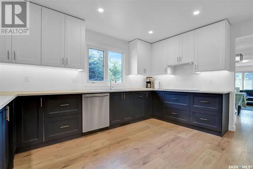 4822 Queen Street, Regina, SK - Indoor Photo Showing Kitchen With Upgraded Kitchen