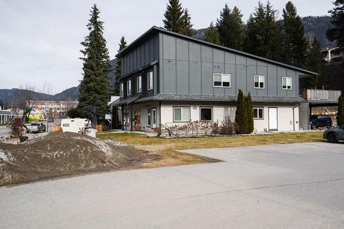 495 Columbia Avenue, South Castlegar, BC 