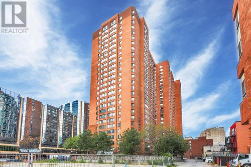 503 - 633 Bay Street, Toronto (Bay Street Corridor), ON - Outdoor With Facade