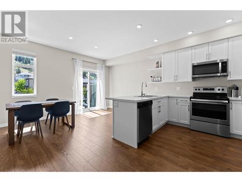 115-1951 Qu'Appelle Blvd, Kamloops, BC - Indoor Photo Showing Kitchen